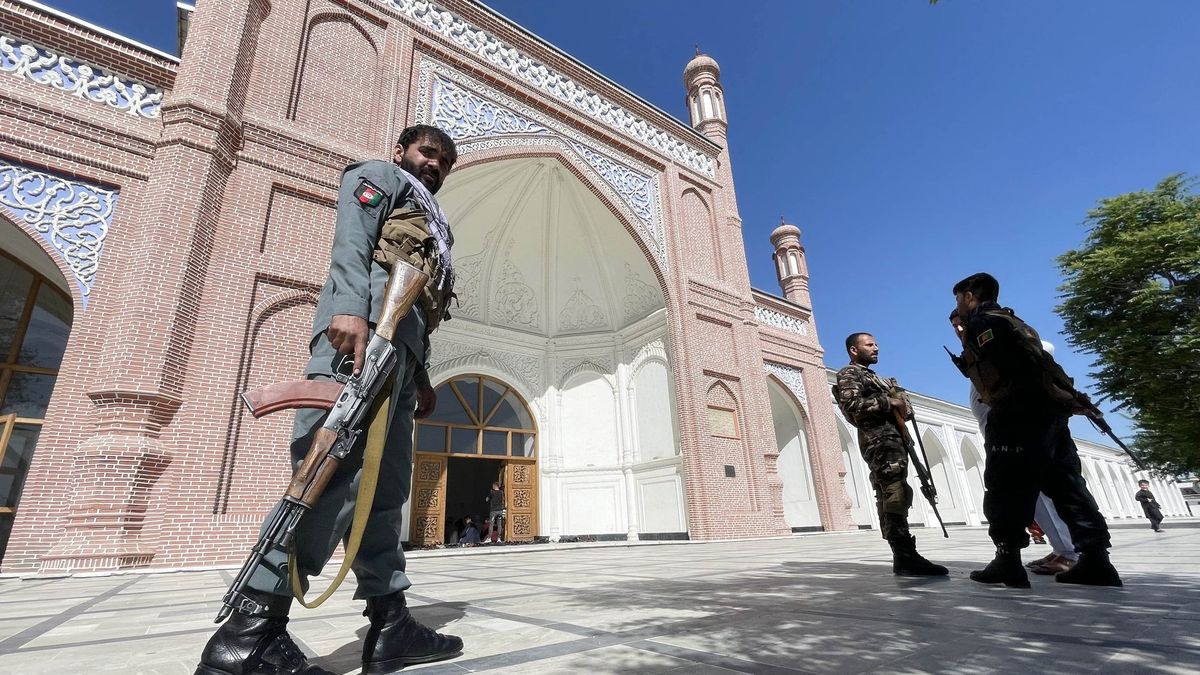 K nedělnímu bombovému útoku u mešity v Kábulu se přihlásil IS
